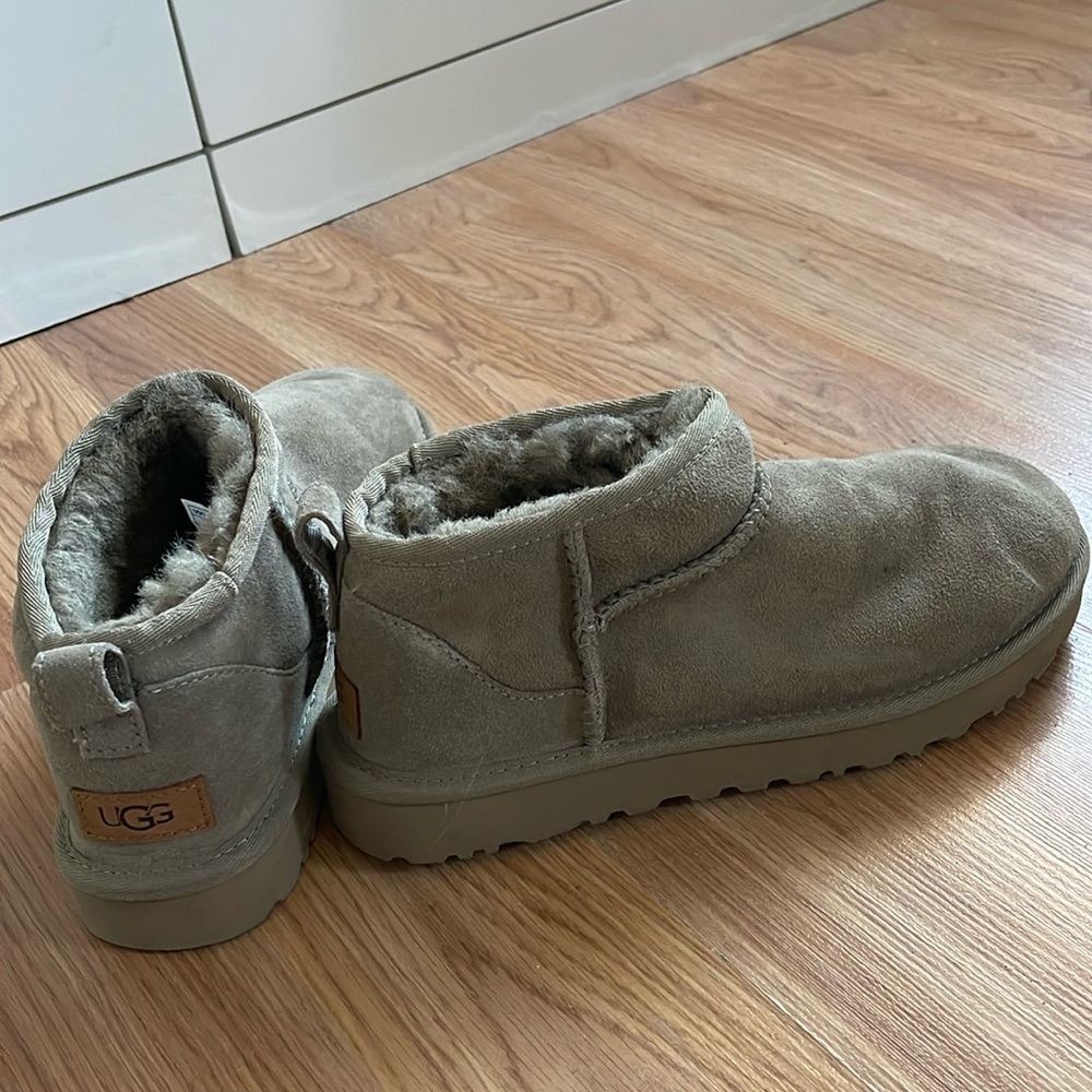 CLASSIC ULTRA MINI BOOTS. Antilope. Size US8